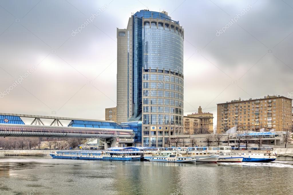 городская башня и мост