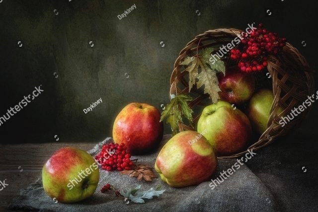ягоды и яблоки 