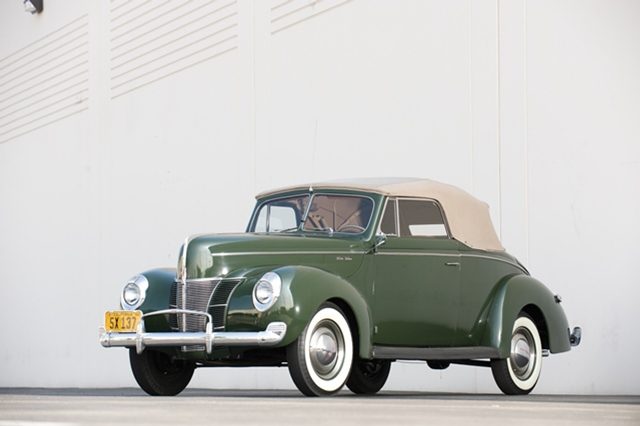 1940 Ford Deluxe Convertible Club Coupe_01