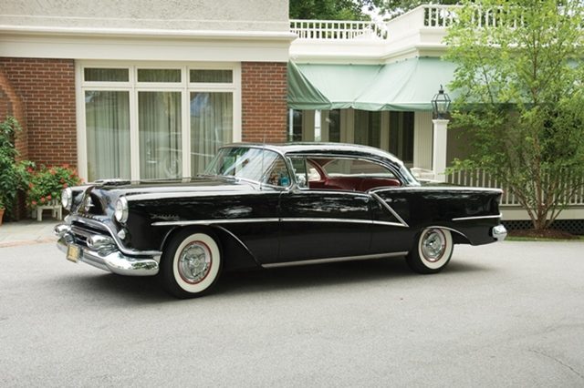 1954 Oldsmobile 98 Holiday 2-Door Hardtop_01