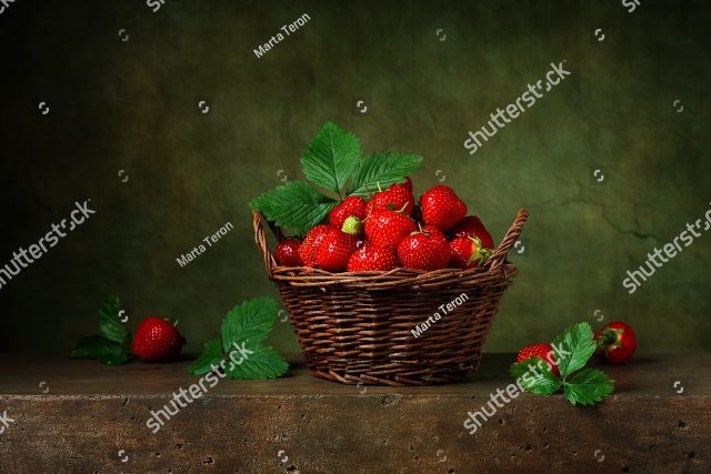 корзинка с клубникой 