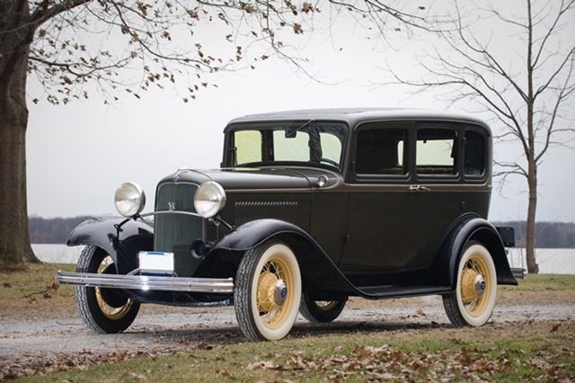 1932 Ford V8 Model 18 Fordor Sedan_01