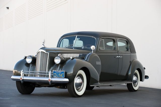 1940 Packard 180 Custom Super Eight Formal Sedan_01