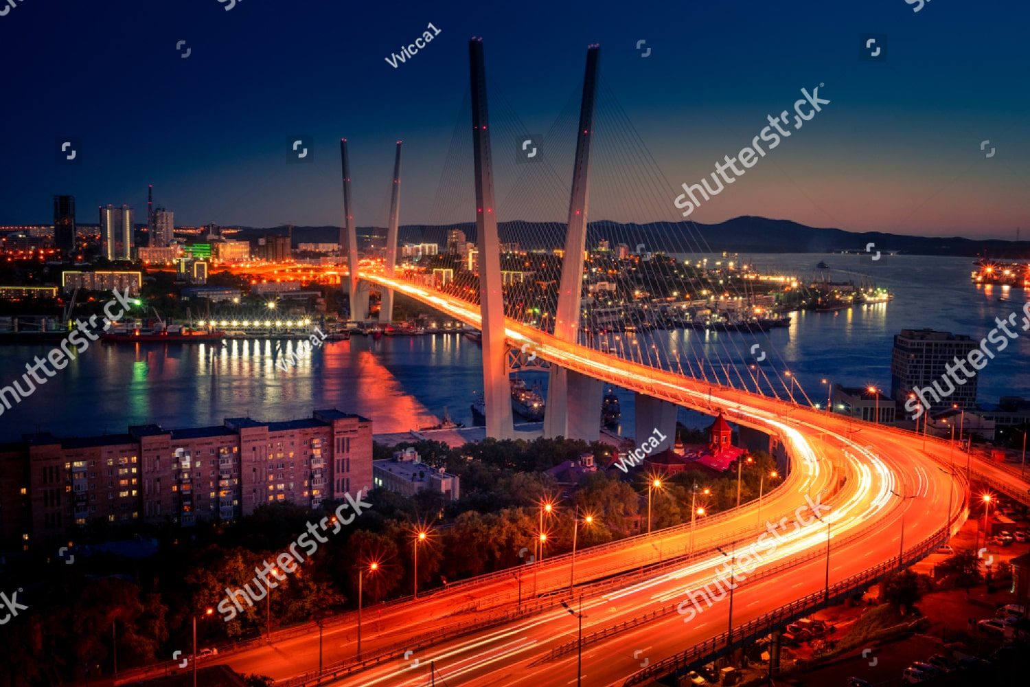 золотой мост ночью