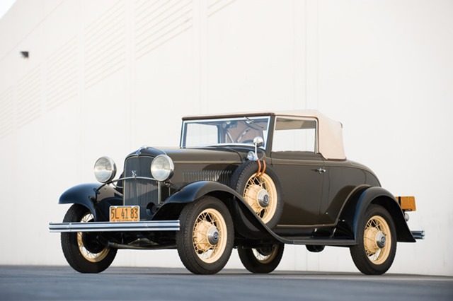 1932 Ford V8 Deluxe Cabriolet_01