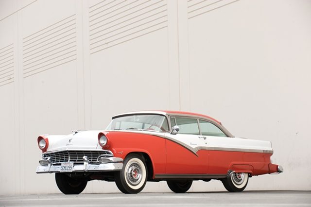1956 Ford Fairlane Victoria 2-Door Hardtop_01