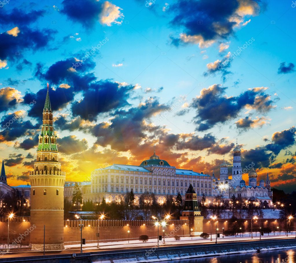 Московский Кремль рано утром на рассвете