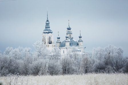 храм за деревьями