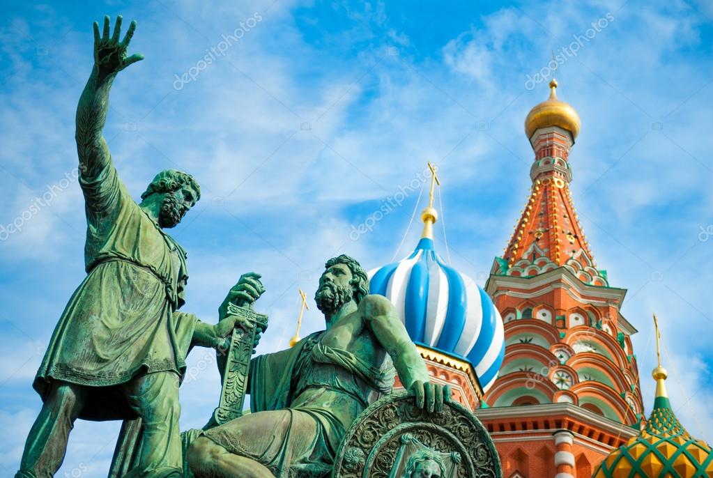 Памятник Минину и Пожарскому на Красной площади в Москве