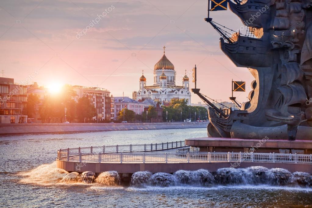 Москва-река на рассвете