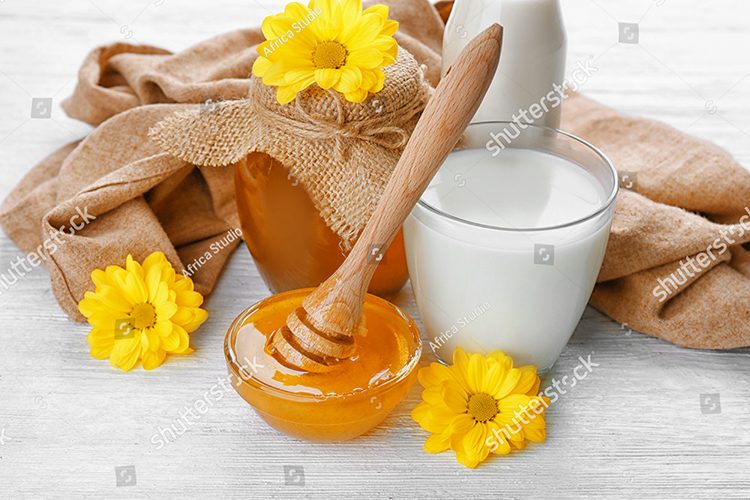 Мед с молоком