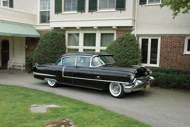 1956 Cadillac Fleetwood 60 Special_01