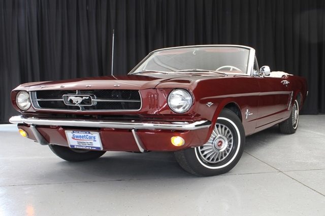1965 Ford Mustang Convertible_01