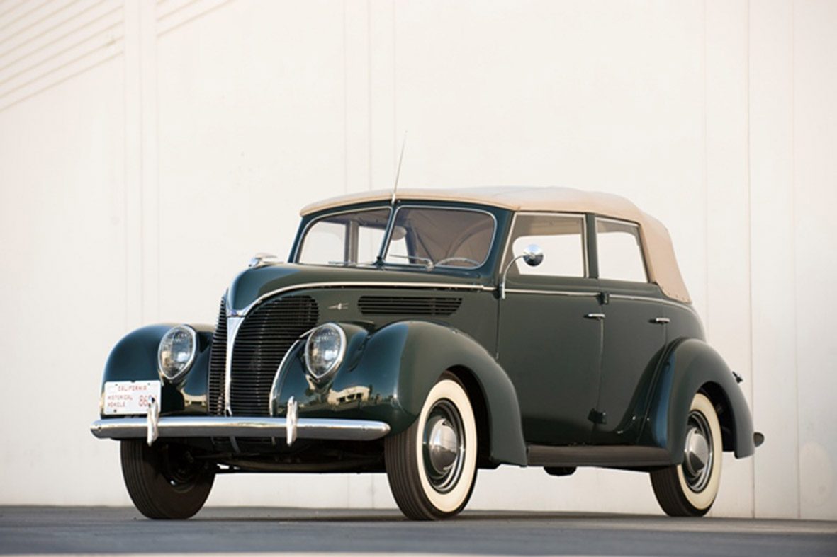 1938 Ford Deluxe Convertible Sedan_01