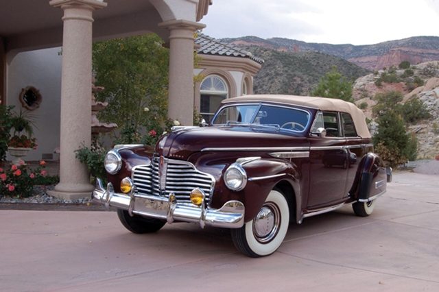 1941 Buick Roadmaster Convertible Phaeton_01