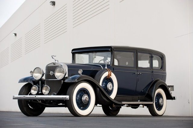 1931 Cadillac V8 355A Town Sedan_01