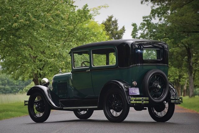 1928 Ford Model A Tudor Sedan_02