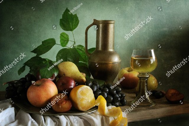 фрукты с бокалом вина 