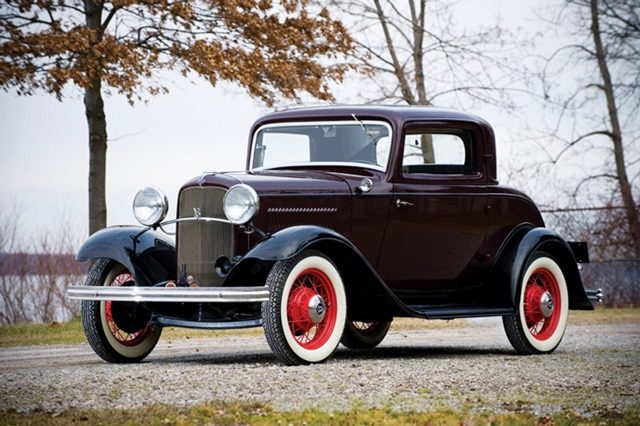1932 Ford V8 Model 18 DeLuxe Coupe_01