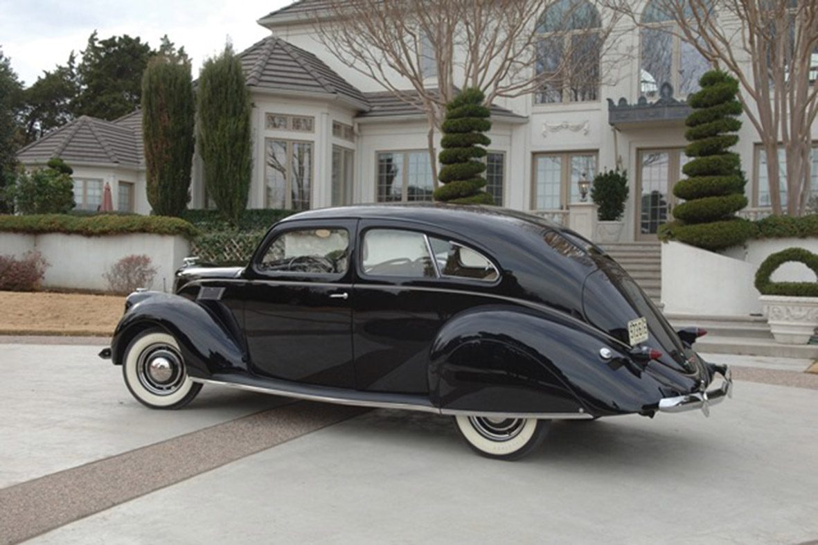 1937 Lincoln Zephyr 2-Door Sedan_02