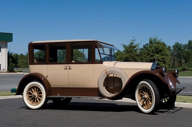1922 Pierce-Arrow Model 33 Sedan_01