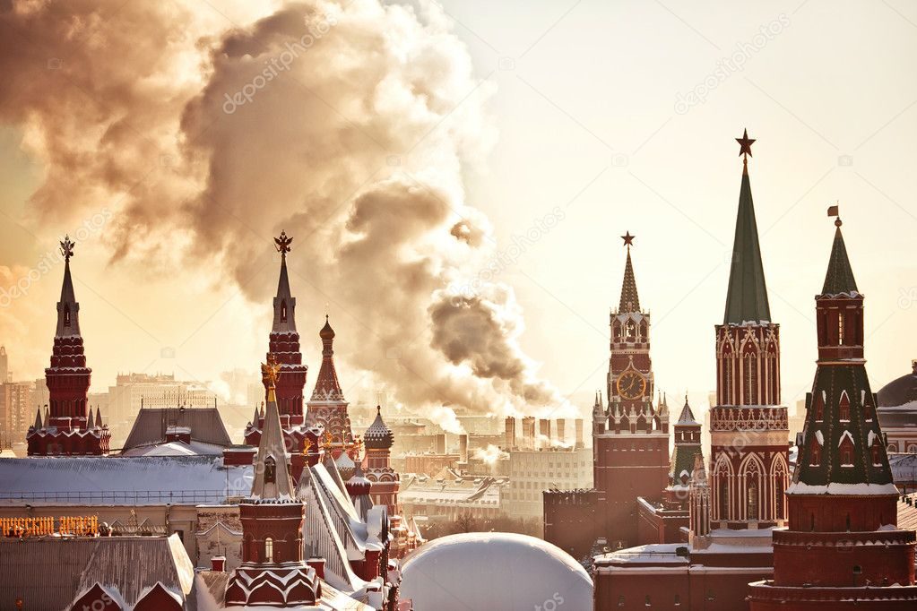 Красная площадь и Кремль в зимний морозный день