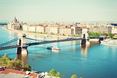 висячий мост через реку Дунай