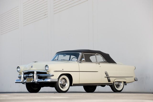 1953 Ford Crestline Sunliner Convertible_01