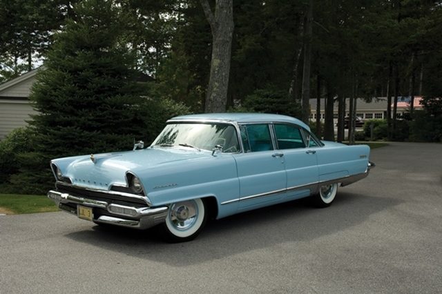 1956 Lincoln Premiere Sedan_01