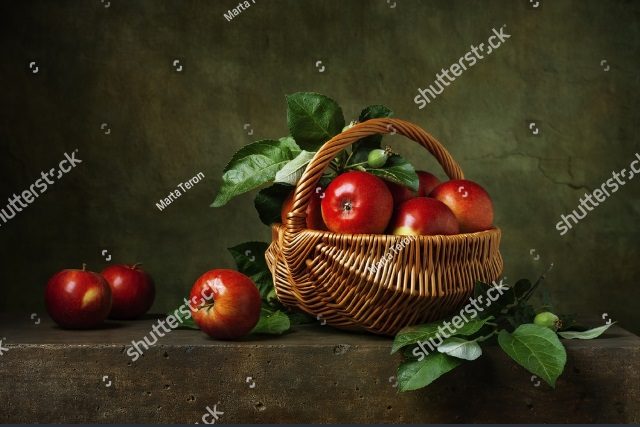 красные яблочки 