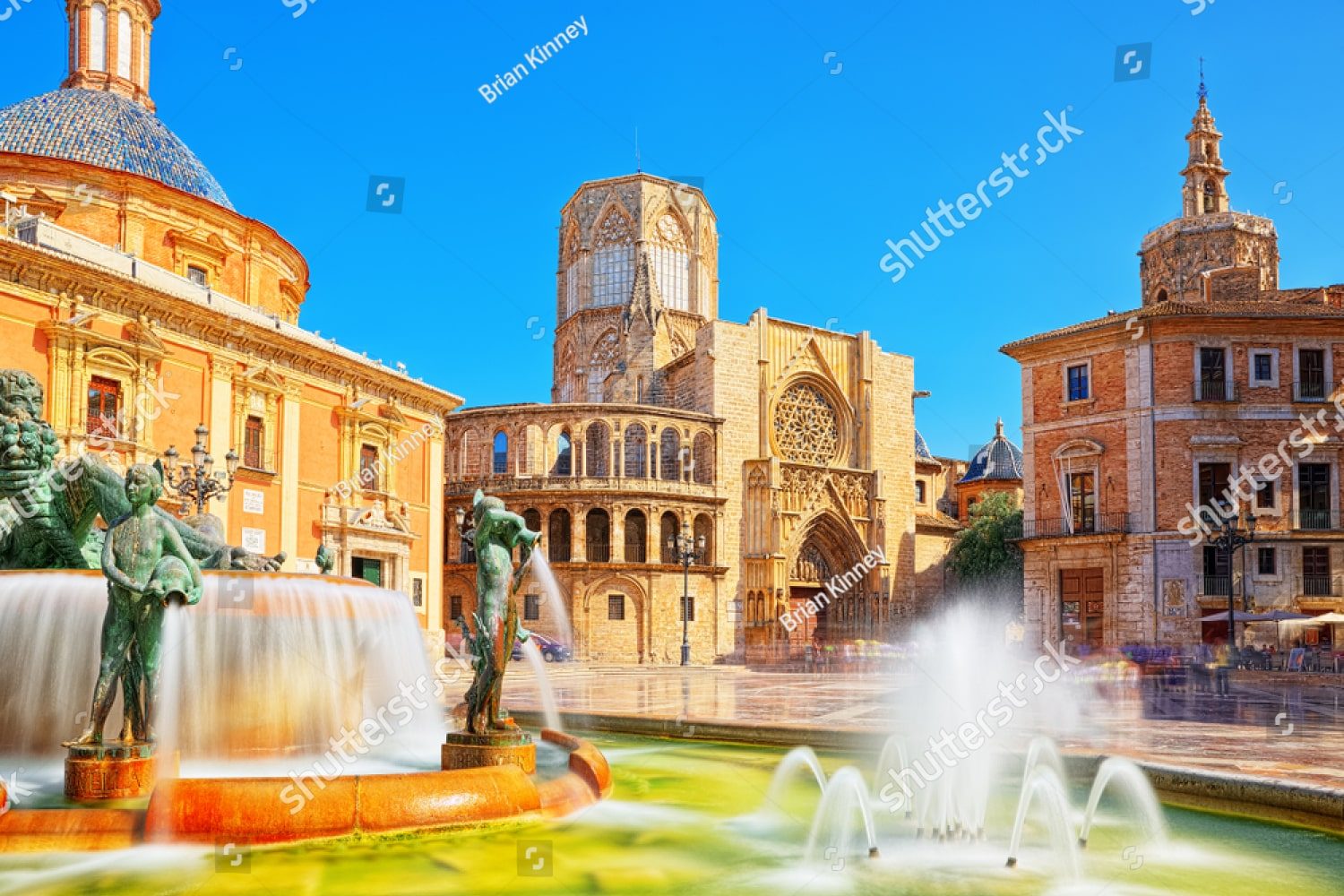 Plaza de la Virgen. Фонтан