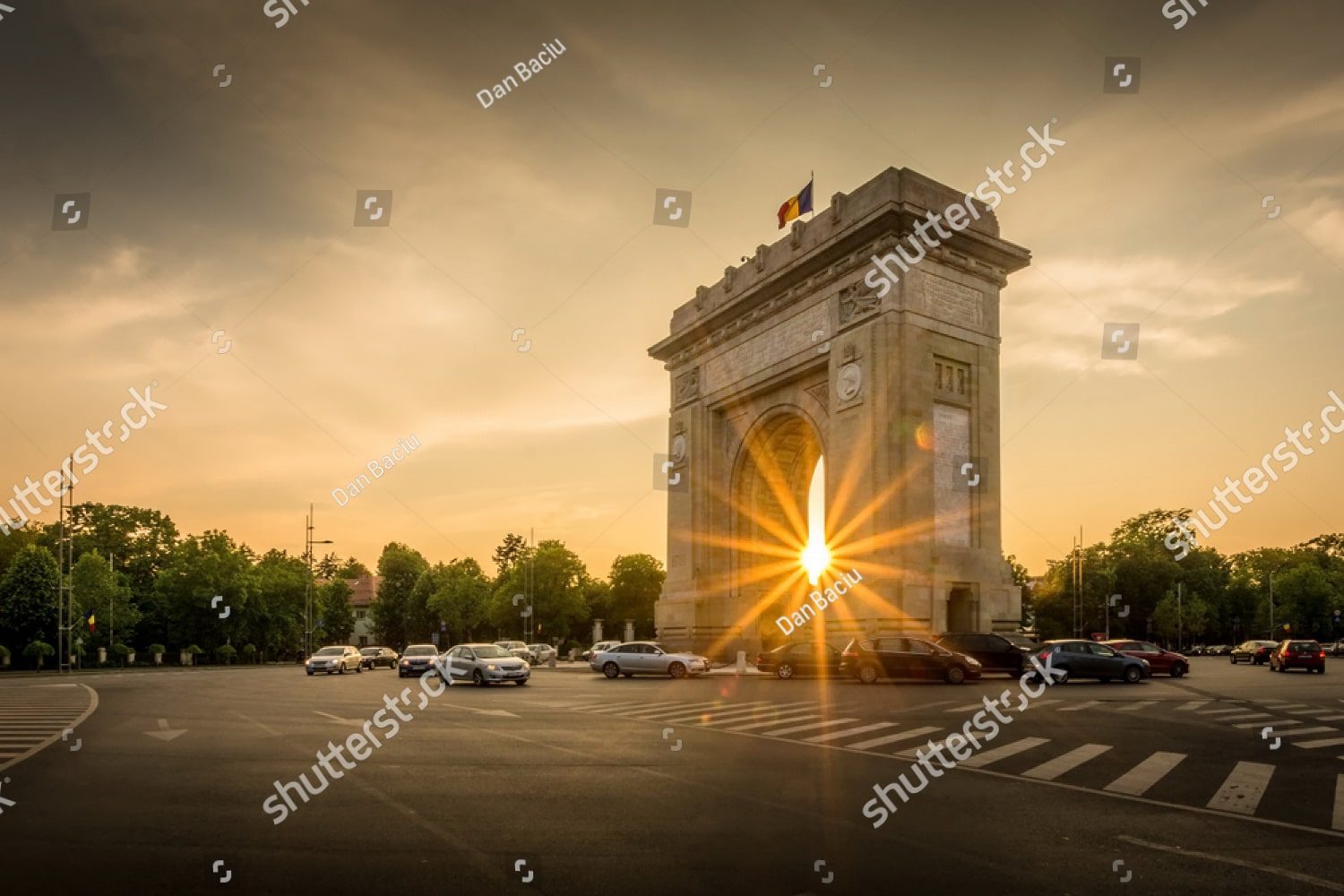 триумфальная арка в закате