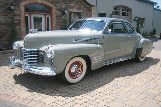 1941 Cadillac Series 62 Coupe_01