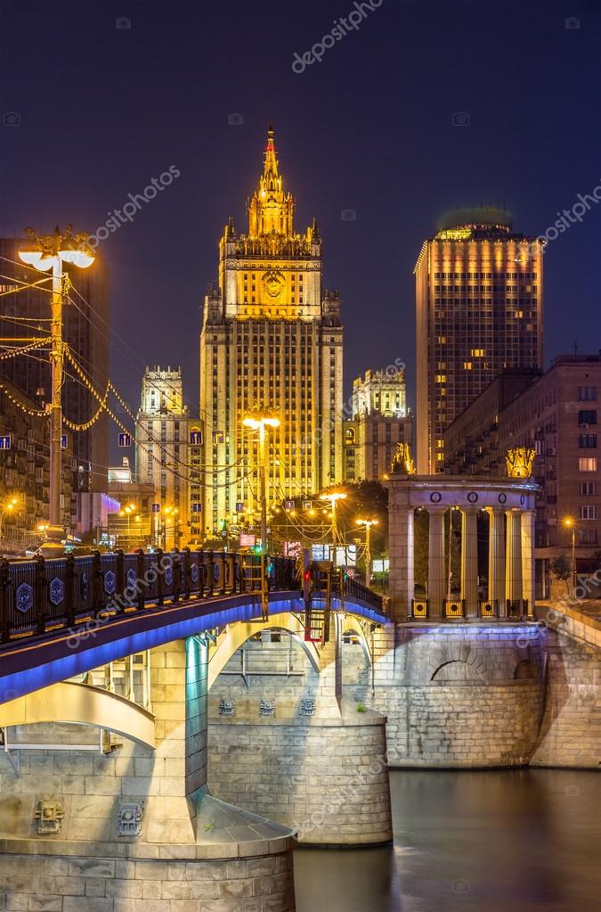 мост в ночное время