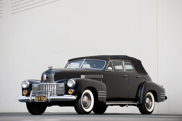 1941 Cadillac 62 Convertible Sedan_01