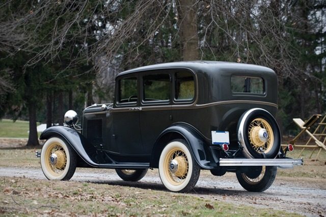 1932 Ford V8 Model 18 Fordor Sedan_02