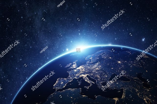 земля в холодном свете