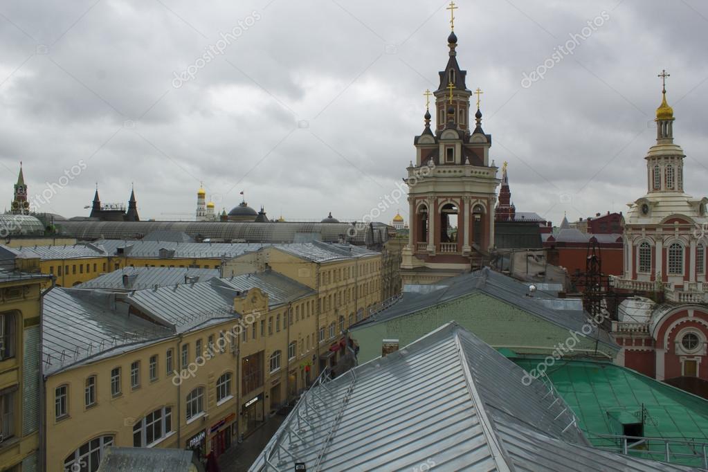 пасмурное небо над Москвой