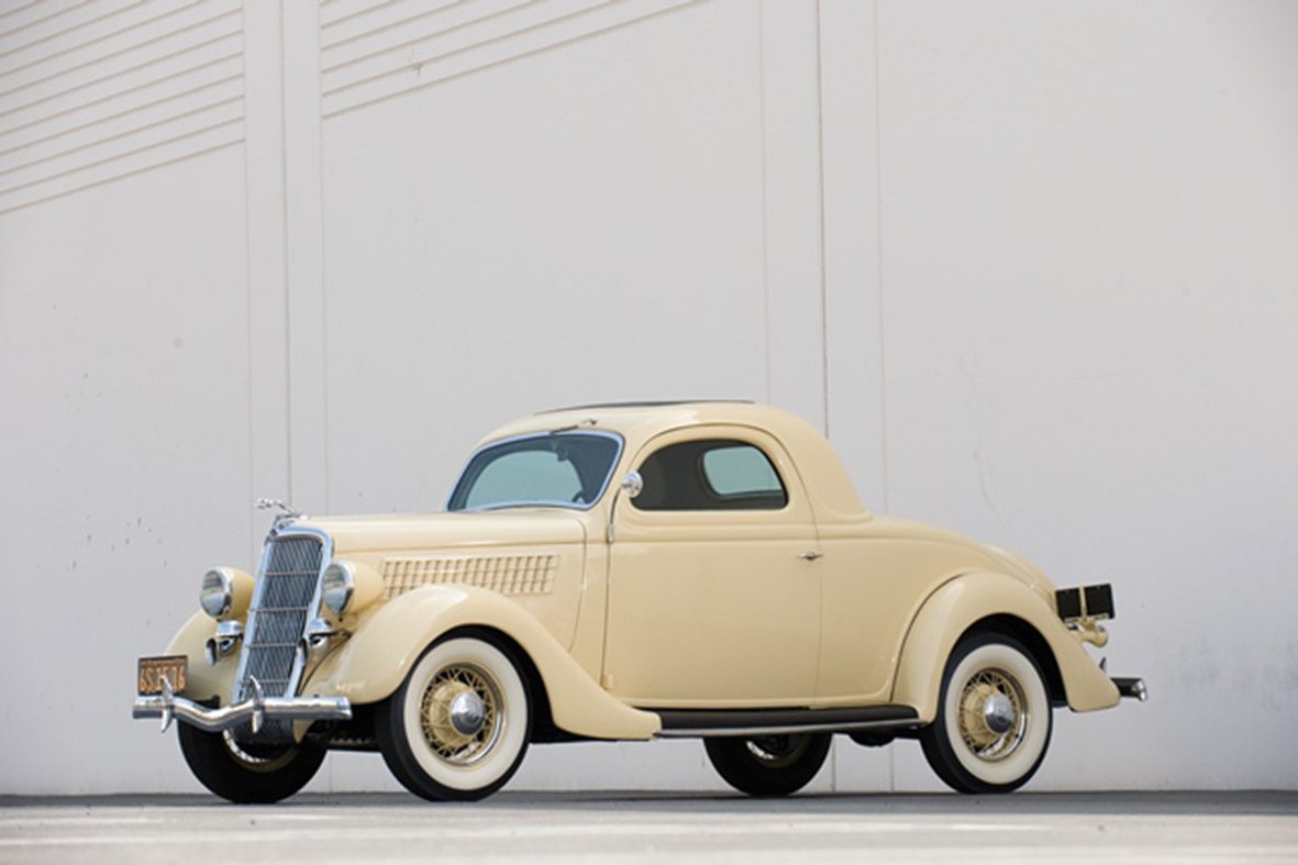 1935 Ford Deluxe 3-Window Coupe_01