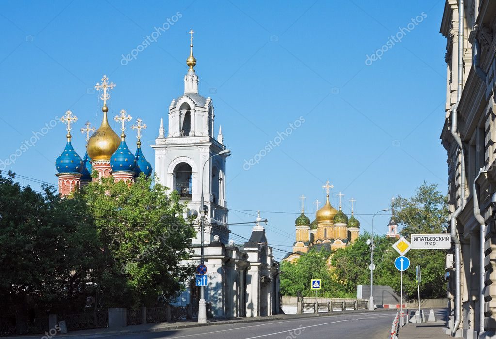 Церкви и храмы на улице Варвара