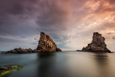 скалы у моря