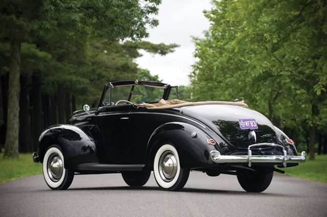 1940 Ford Deluxe Convertible_02