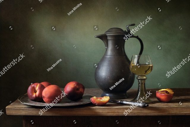 красные персики 