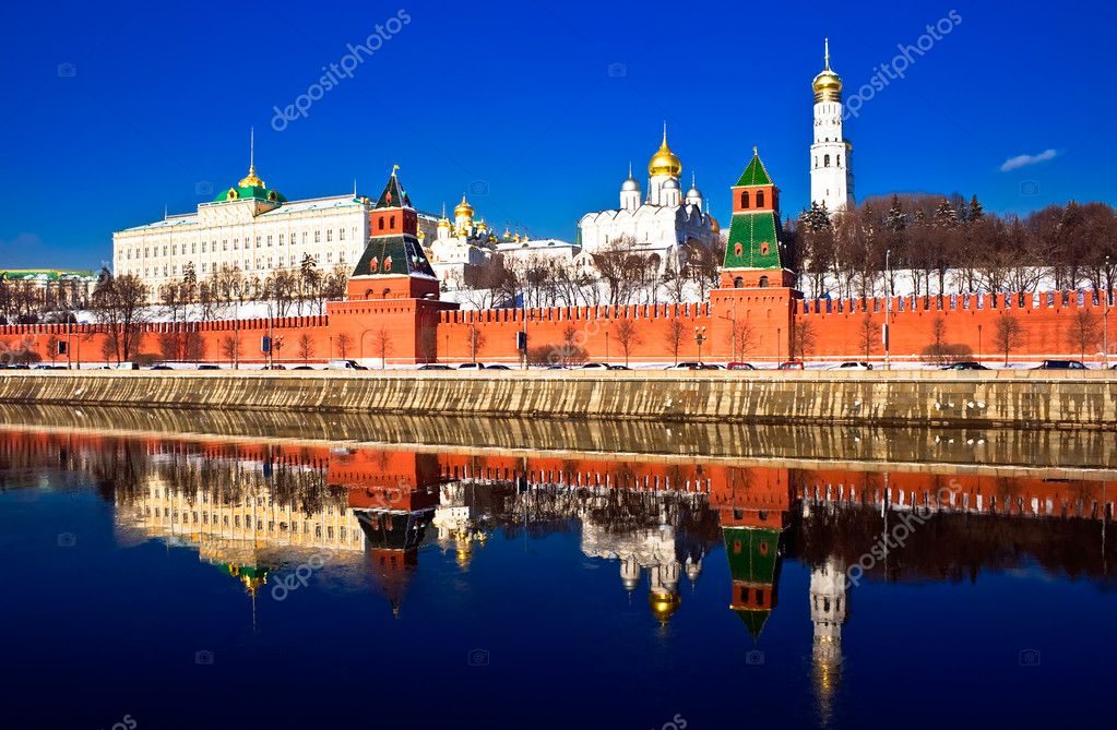 Московский Кремль и отражение