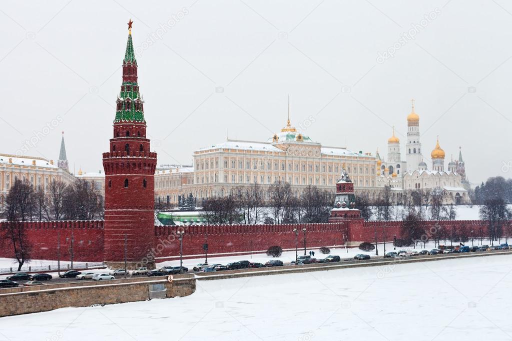 площадь зимой