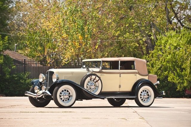 1933 Auburn Eight 8-105 Phaeton Sedan_01