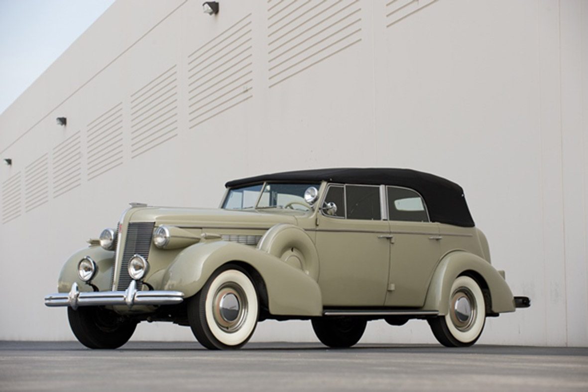 1937 Buick Roadmaster Convertible Sedan_01