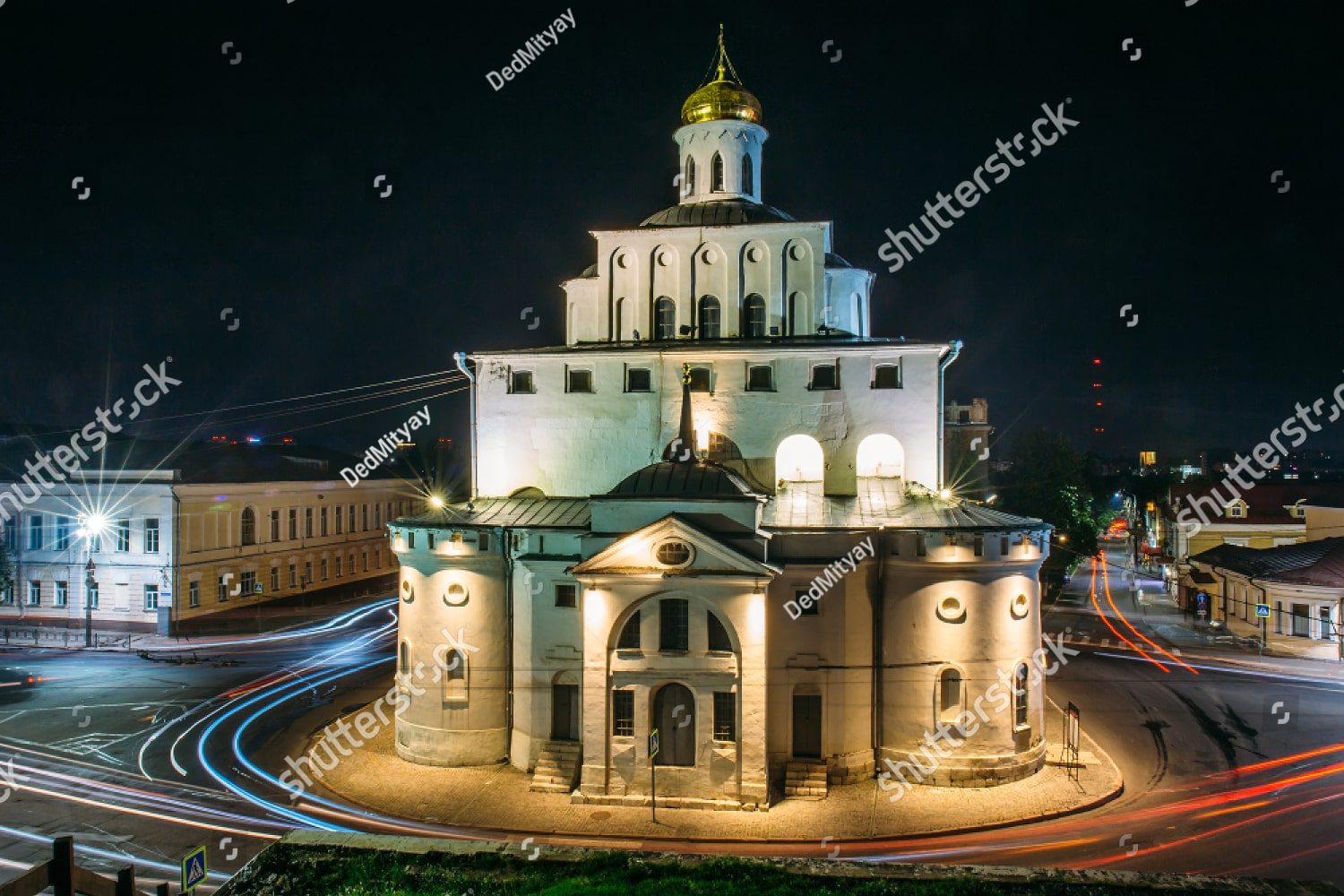золотые ворота ночью