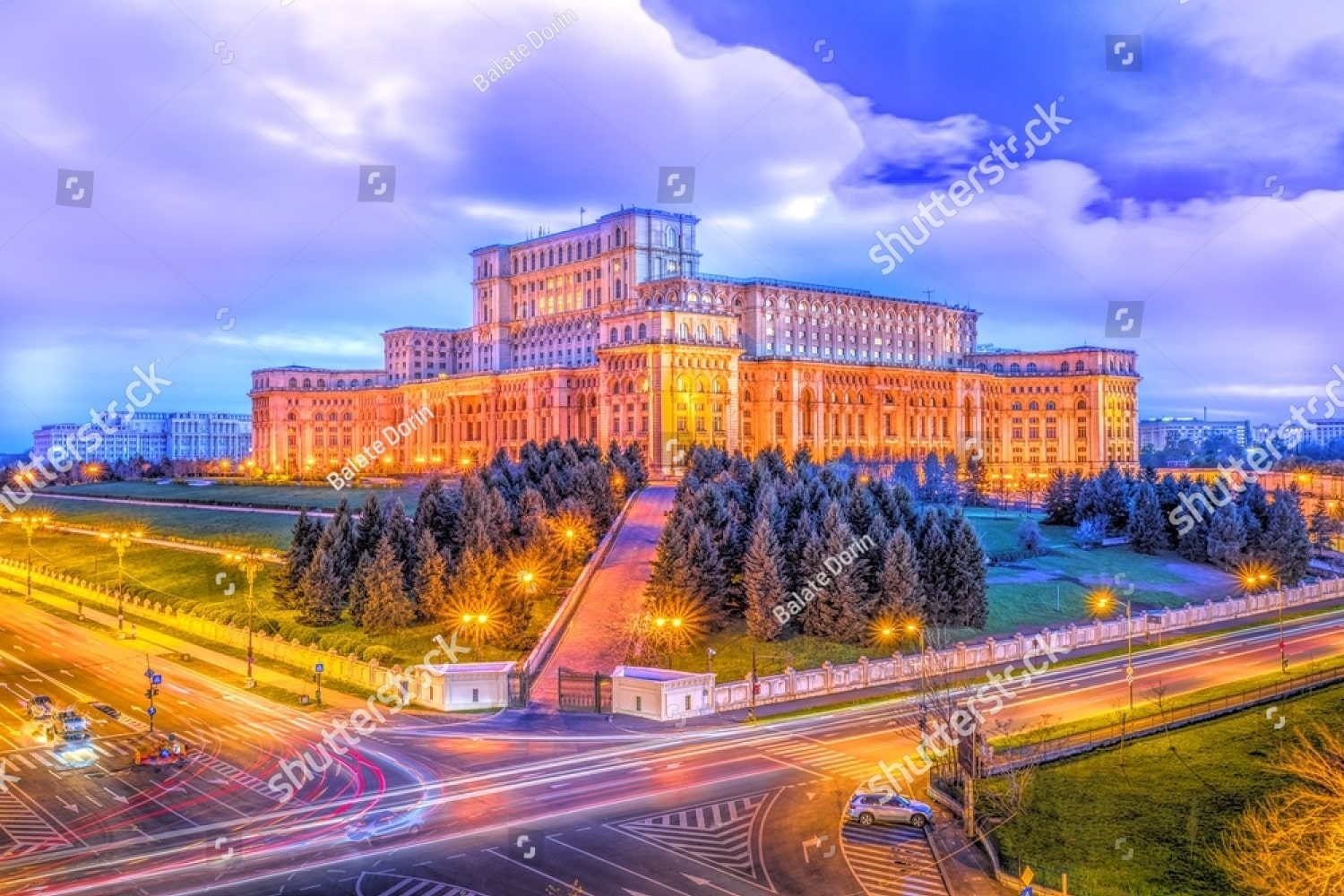 дворец парламента вечером