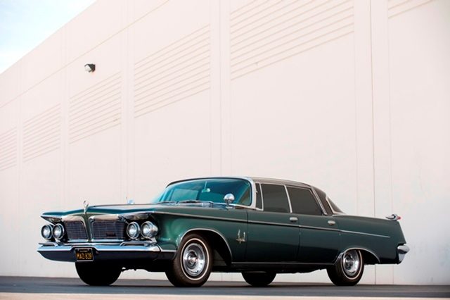 1962 Chrysler Imperial Custom Southampton 4-Door Hardtop_01